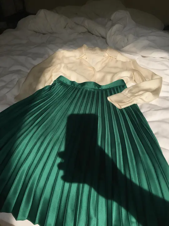 emerald pleated skirt with cream blouse